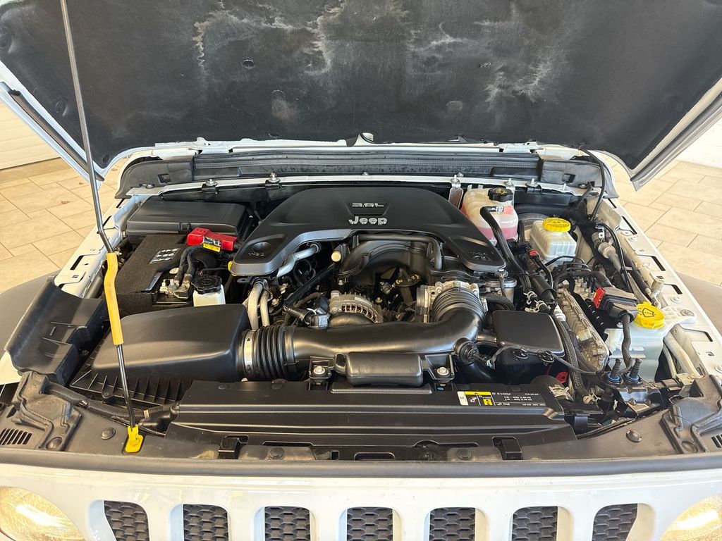 Thumbnail: 2019 Jeep Wrangler - 9