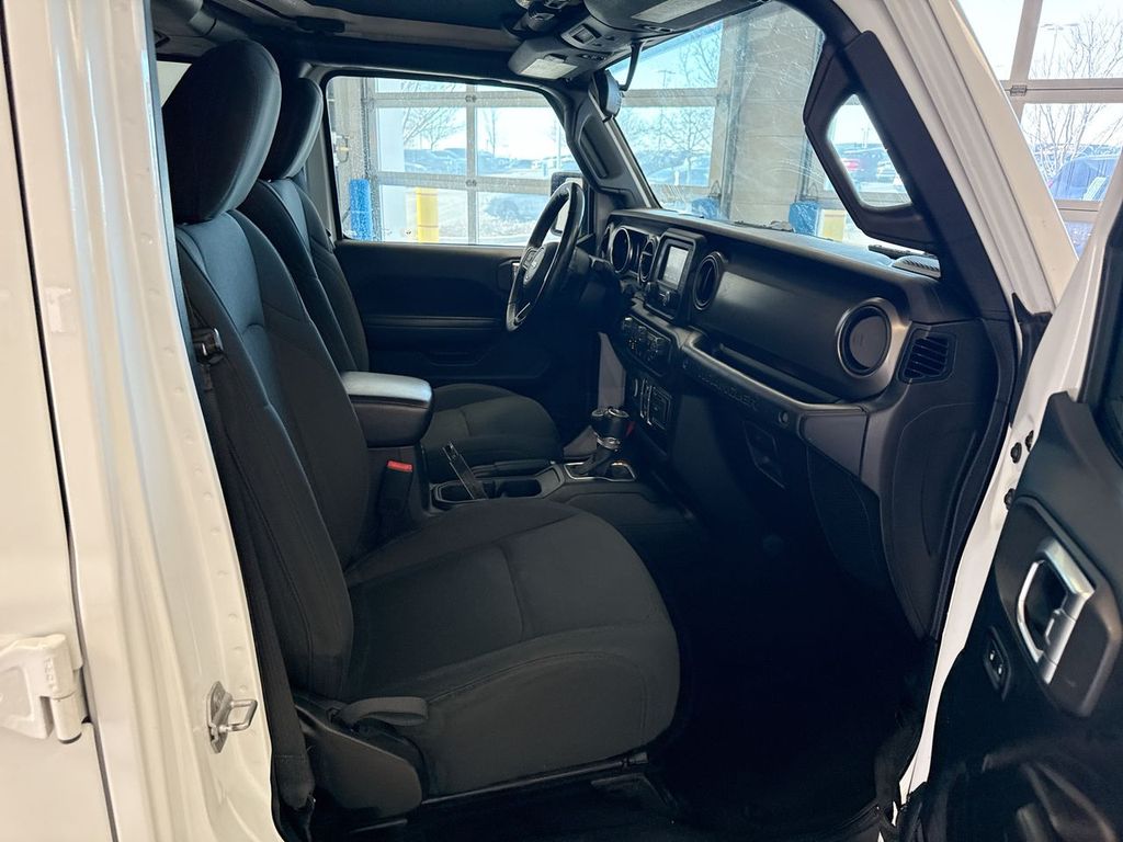 Thumbnail: 2019 Jeep Wrangler - 12