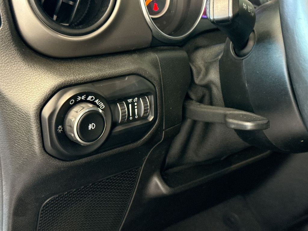 Thumbnail: 2019 Jeep Wrangler - 36