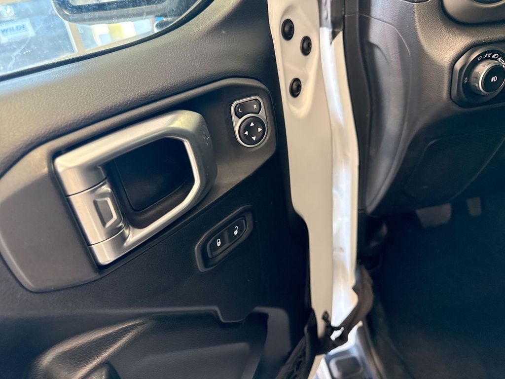 Thumbnail: 2019 Jeep Wrangler - 25