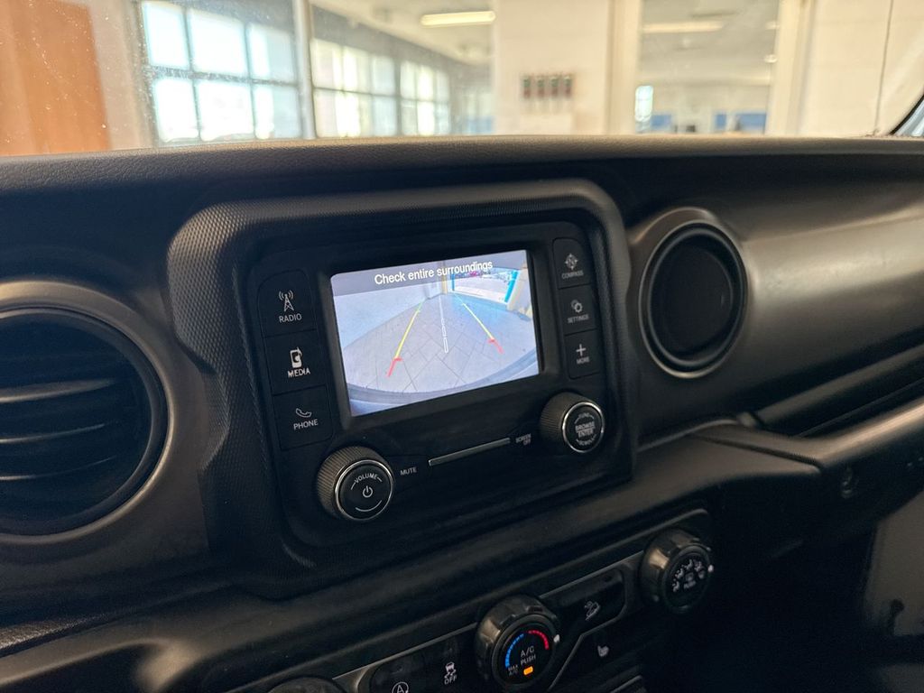 Thumbnail: 2019 Jeep Wrangler - 16