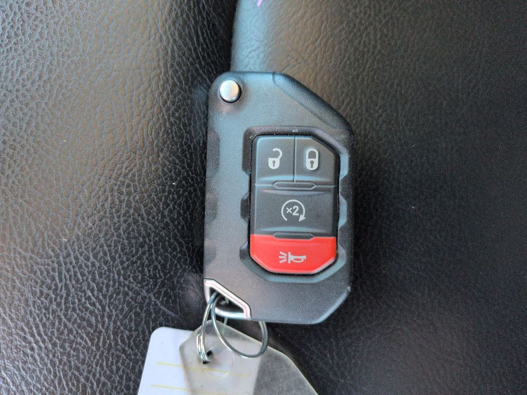 Thumbnail: 2019 Jeep Wrangler - 18