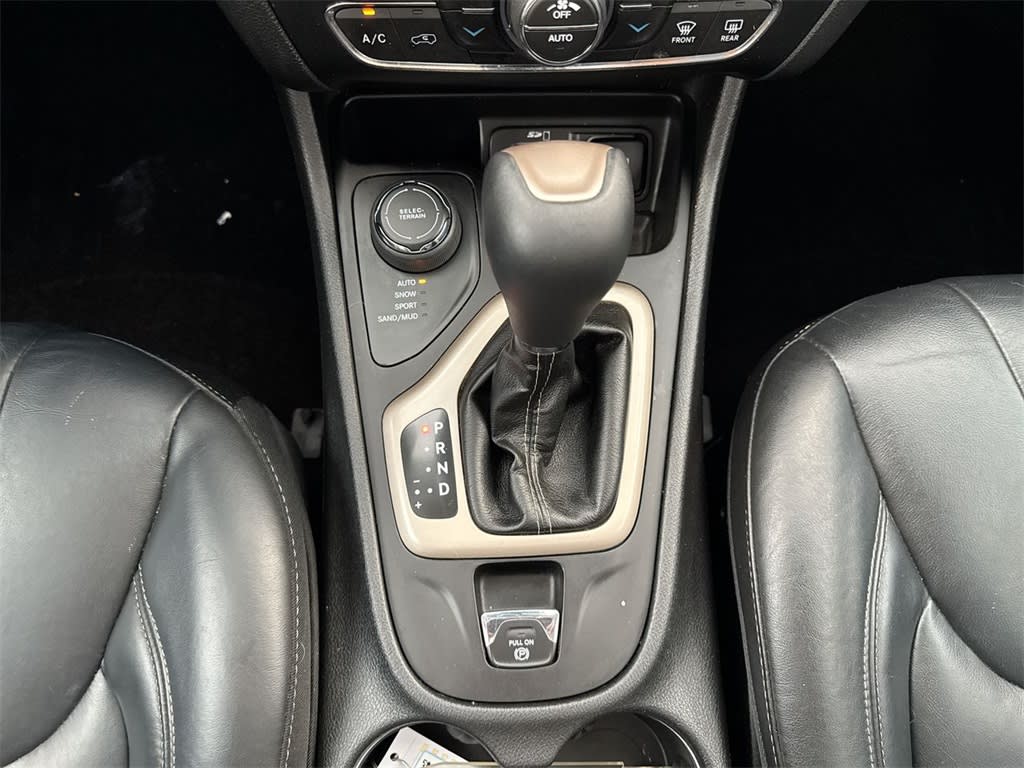 Thumbnail: 2017 Jeep Cherokee - 36