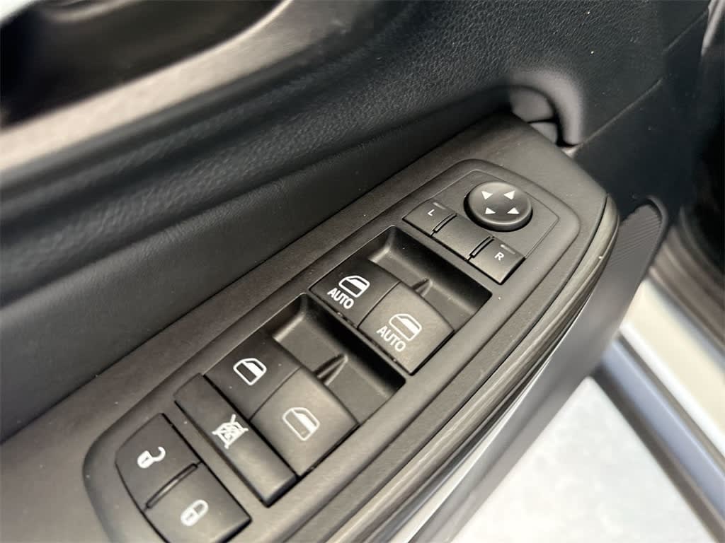 Thumbnail: 2017 Jeep Cherokee - 27