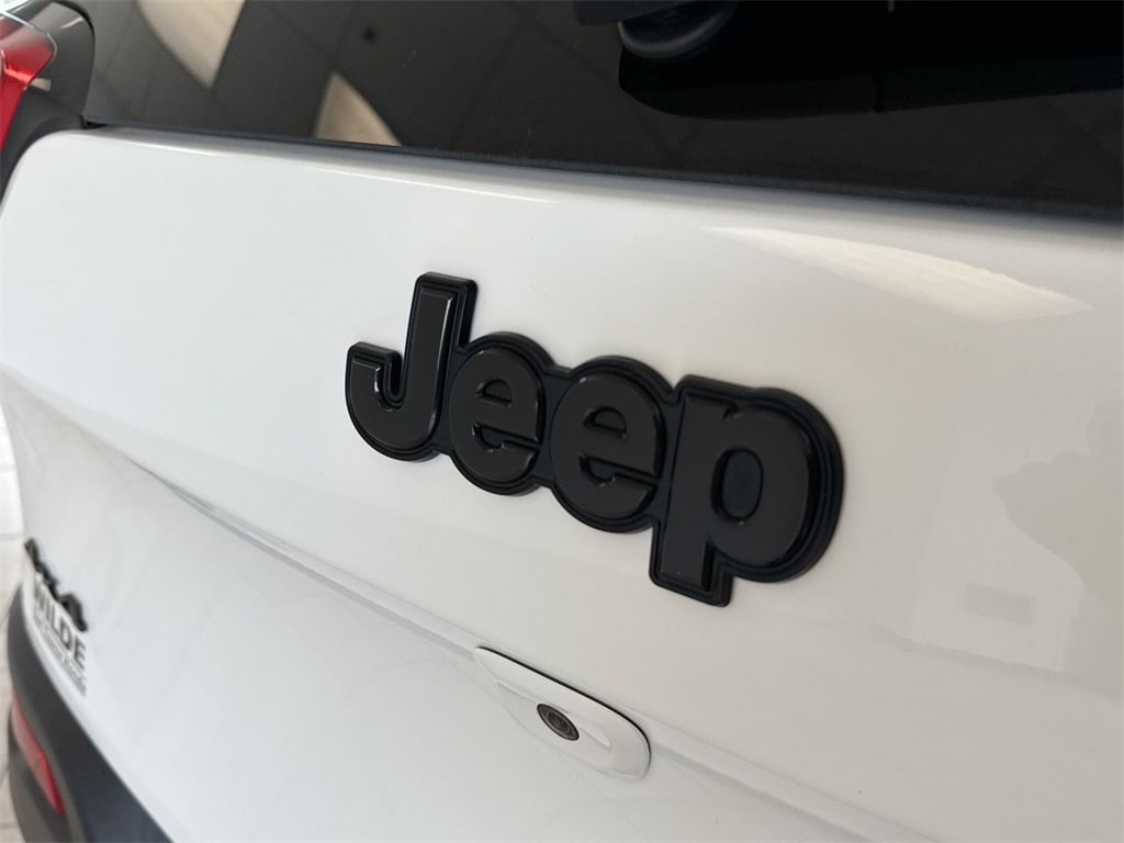Thumbnail: 2017 Jeep Cherokee - 20