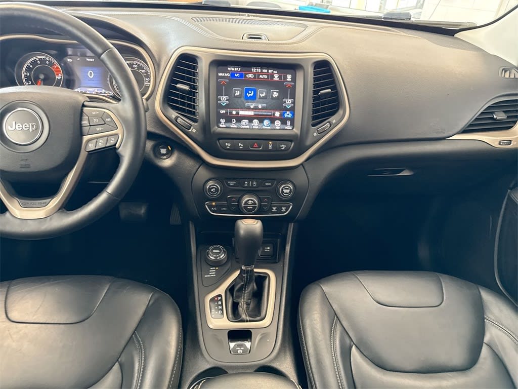 Thumbnail: 2017 Jeep Cherokee - 15