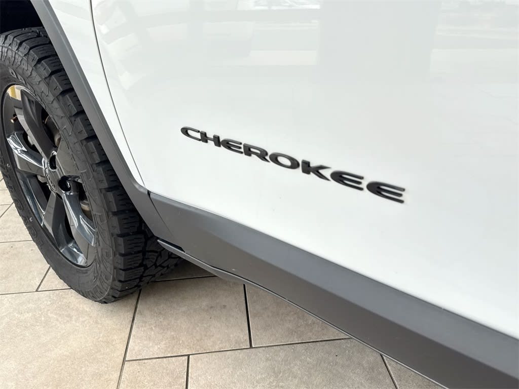 Thumbnail: 2017 Jeep Cherokee - 26