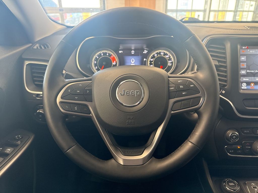 Thumbnail: 2021 Jeep Cherokee - 14