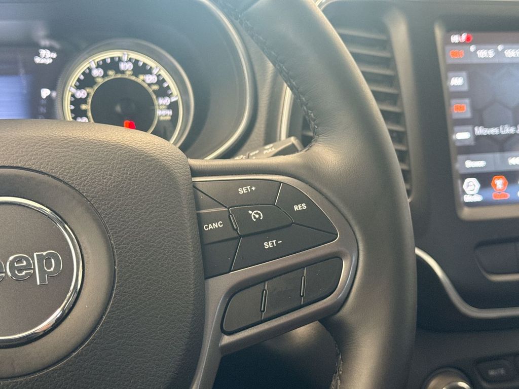 Thumbnail: 2021 Jeep Cherokee - 32