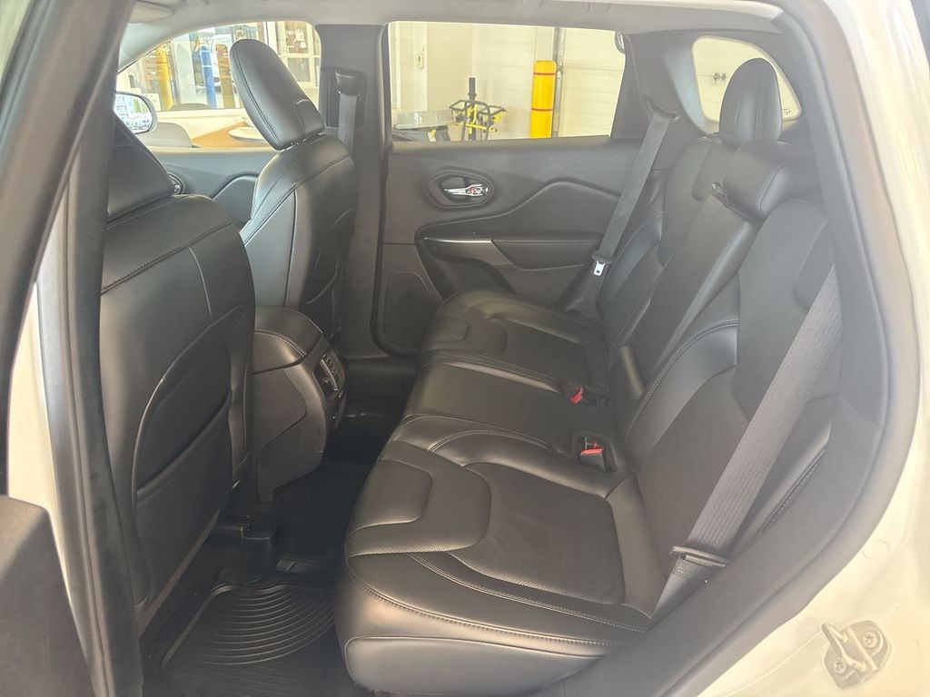 Thumbnail: 2021 Jeep Cherokee - 29