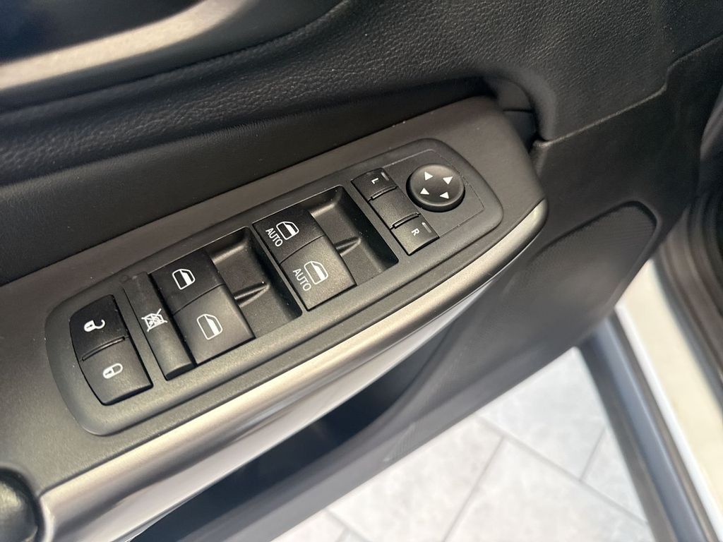 Thumbnail: 2021 Jeep Cherokee - 28