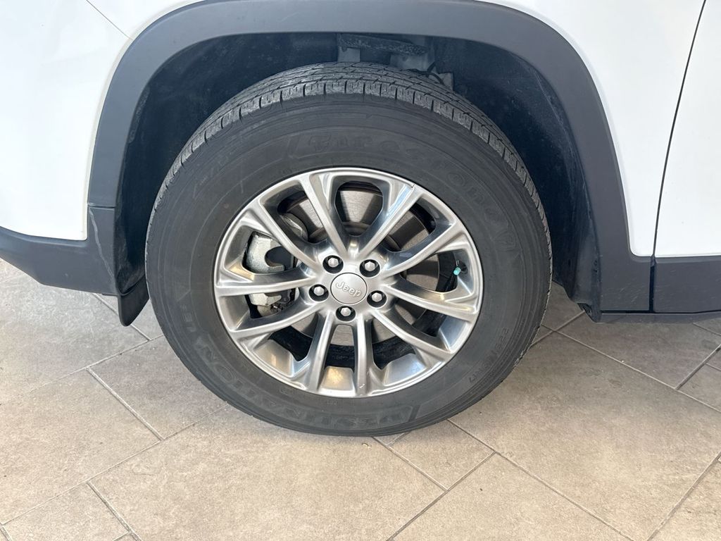 Thumbnail: 2021 Jeep Cherokee - 8