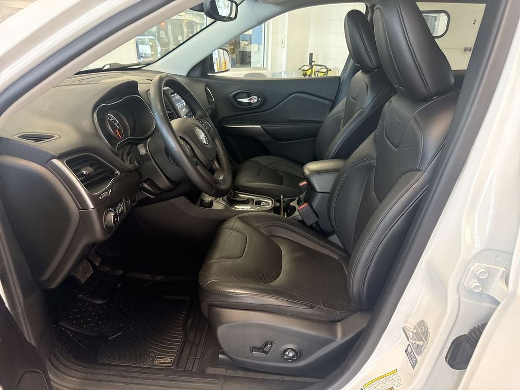 Thumbnail: 2021 Jeep Cherokee - 11