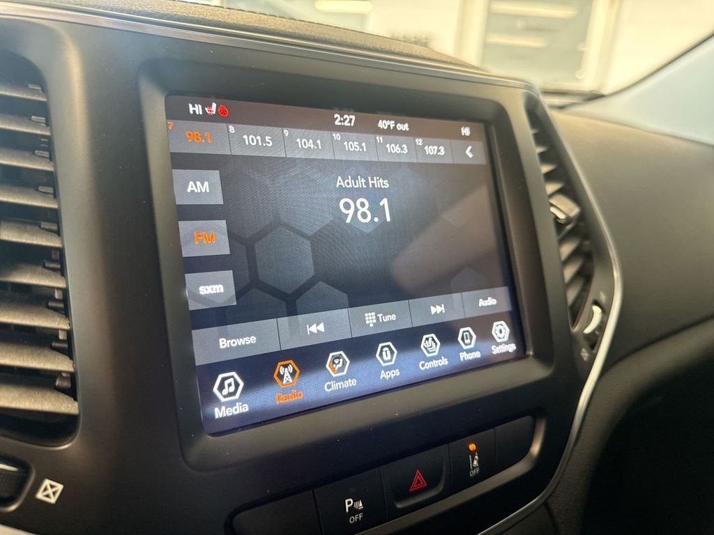 Thumbnail: 2021 Jeep Cherokee - 34