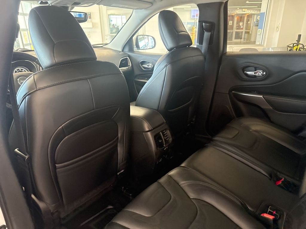 Thumbnail: 2021 Jeep Cherokee - 13