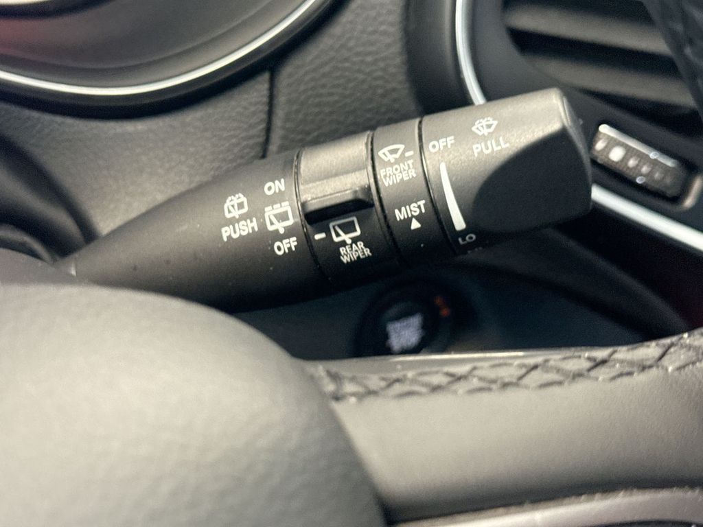 Thumbnail: 2021 Jeep Cherokee - 20