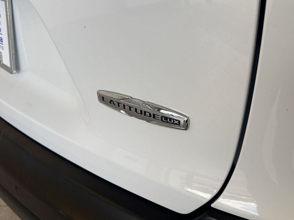 Thumbnail: 2021 Jeep Cherokee - 7