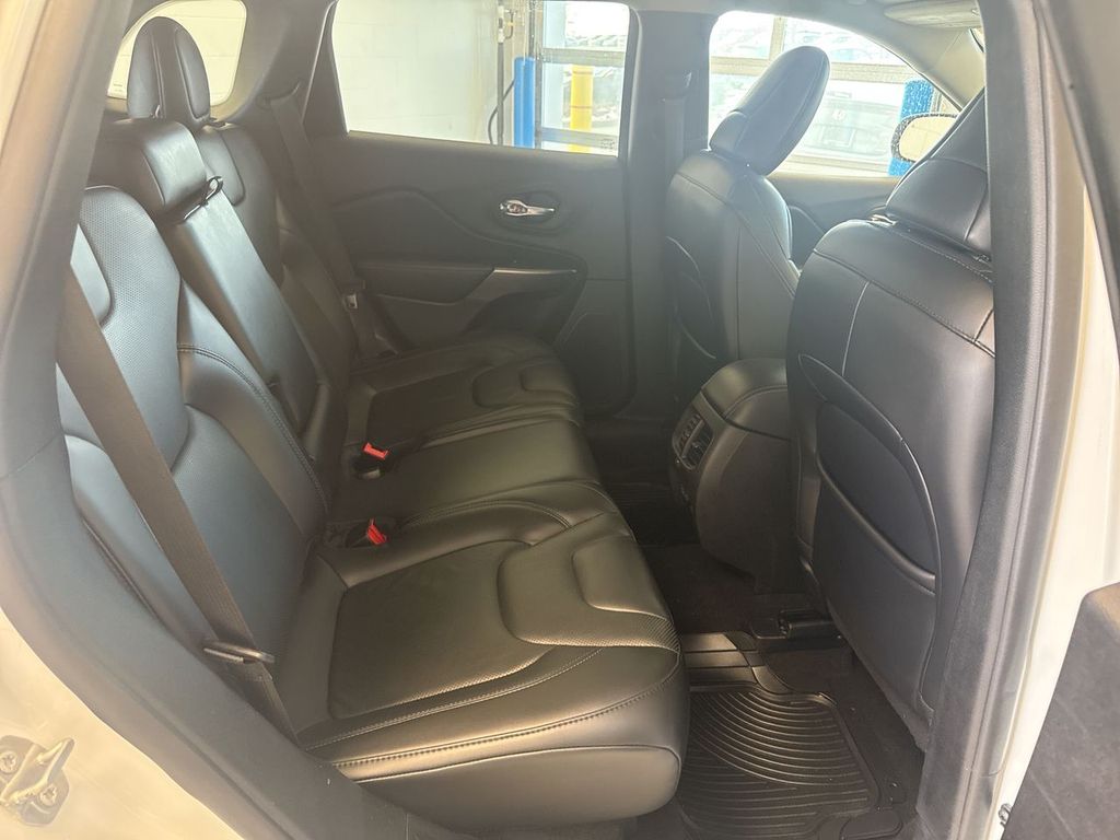 Thumbnail: 2021 Jeep Cherokee - 30