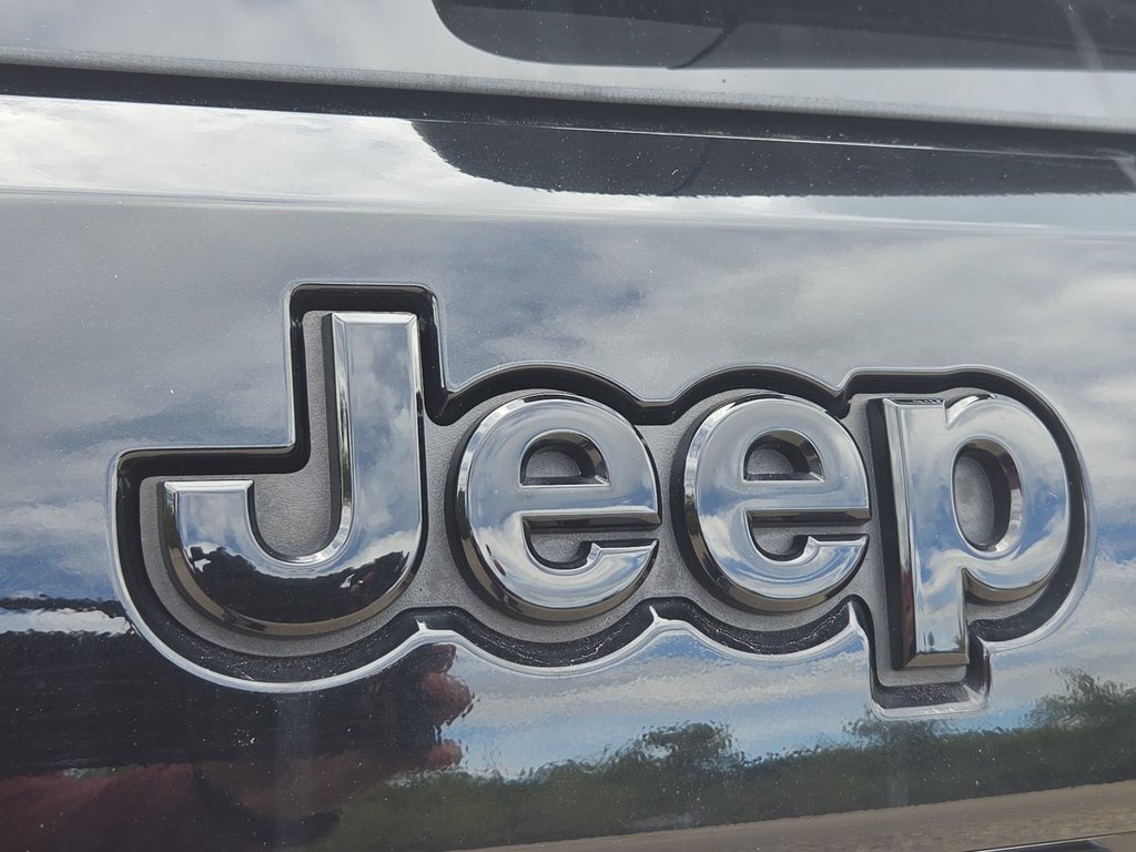 Thumbnail: 2018 Jeep Grand Cherokee - 25