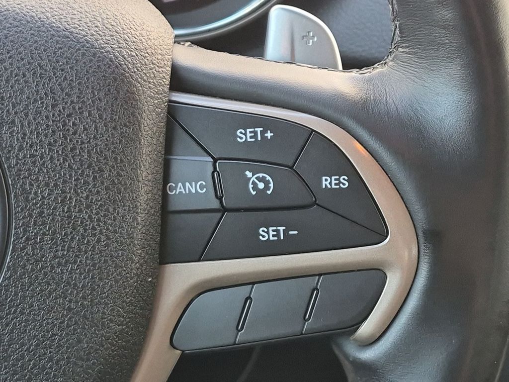 Thumbnail: 2016 Jeep Grand Cherokee - 32