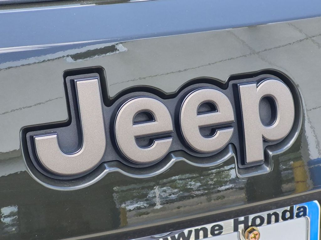 Thumbnail: 2016 Jeep Grand Cherokee - 7