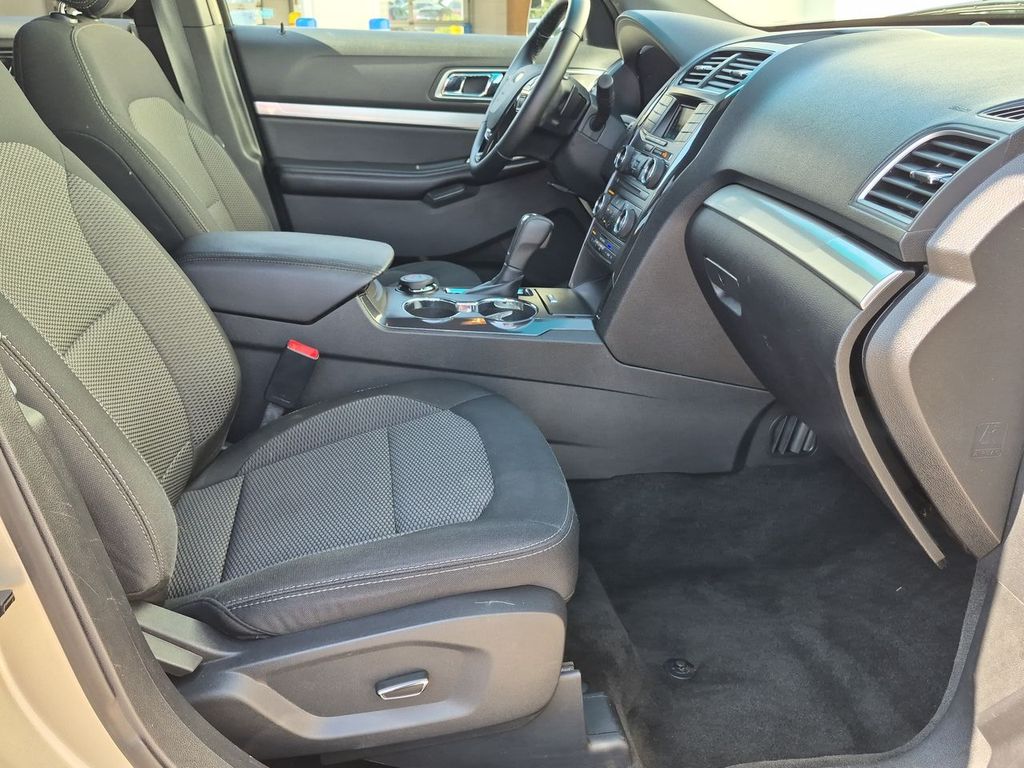 Thumbnail: 2017 Ford Explorer - 28
