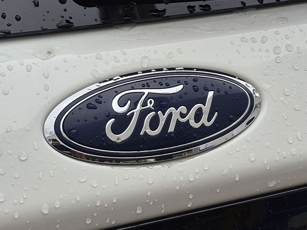 Thumbnail: 2021 Ford Explorer - 7