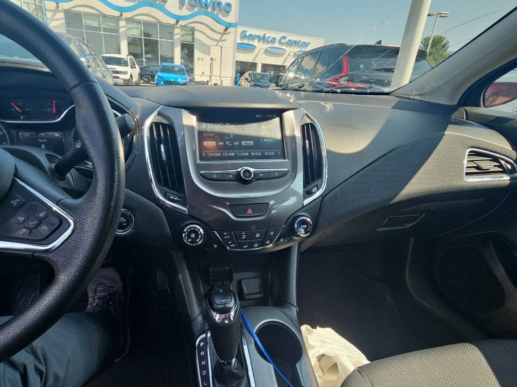 Thumbnail: 2018 Chevrolet Cruze - 4