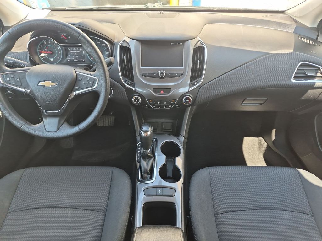 Thumbnail: 2018 Chevrolet Cruze - 9