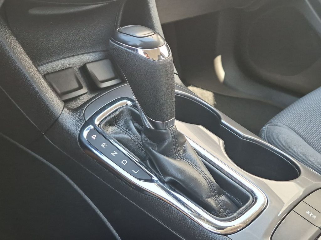 Thumbnail: 2018 Chevrolet Cruze - 15