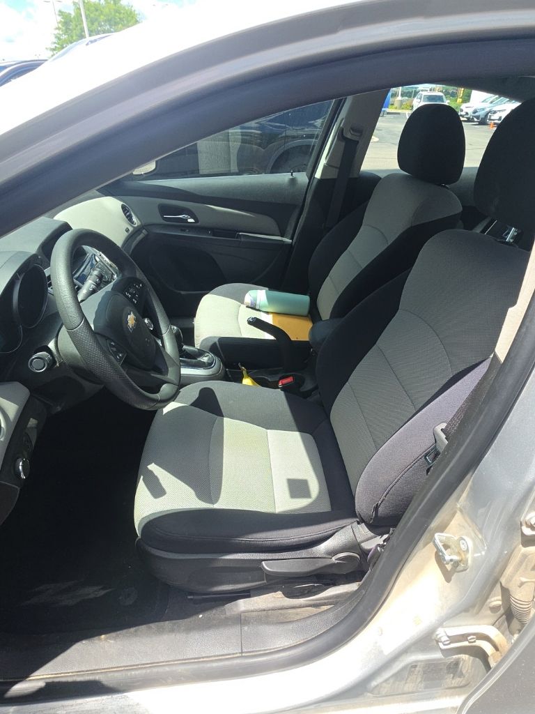 Thumbnail: 2016 Chevrolet Cruze - 3