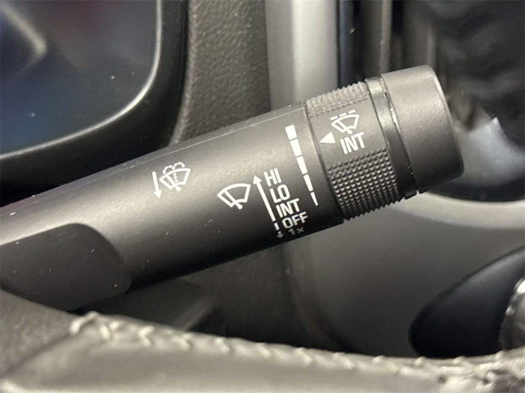 Thumbnail: 2017 Chevrolet Colorado - 32