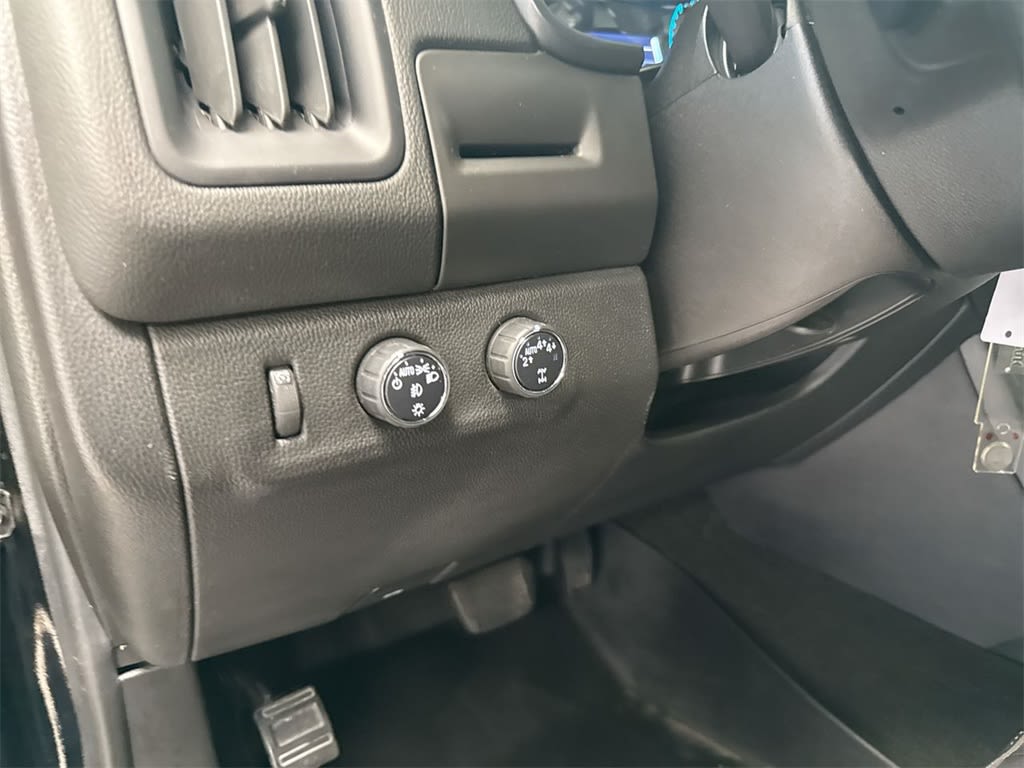 Thumbnail: 2017 Chevrolet Colorado - 38