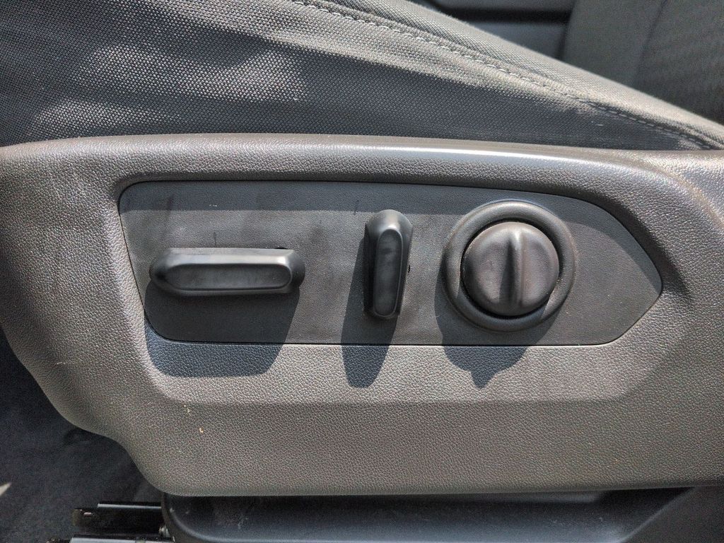 Thumbnail: 2019 Chevrolet Silverado 1500 - 25