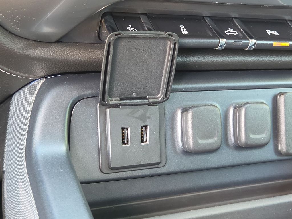 Thumbnail: 2016 Chevrolet Silverado 1500 - 33