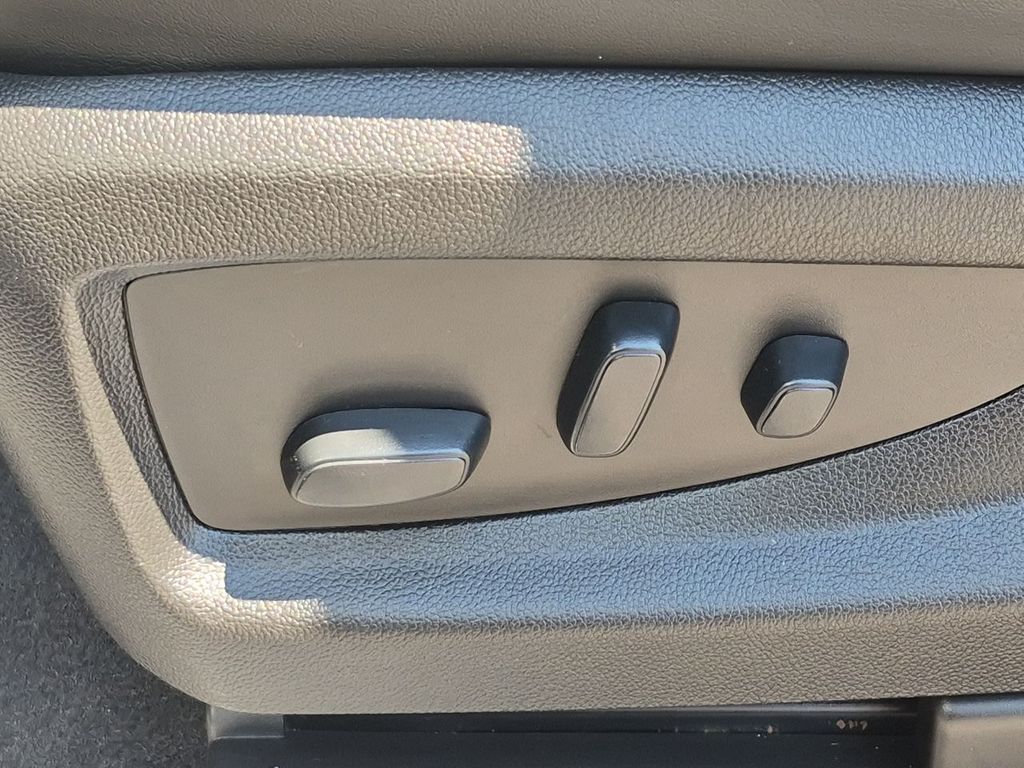Thumbnail: 2019 GMC Yukon - 26