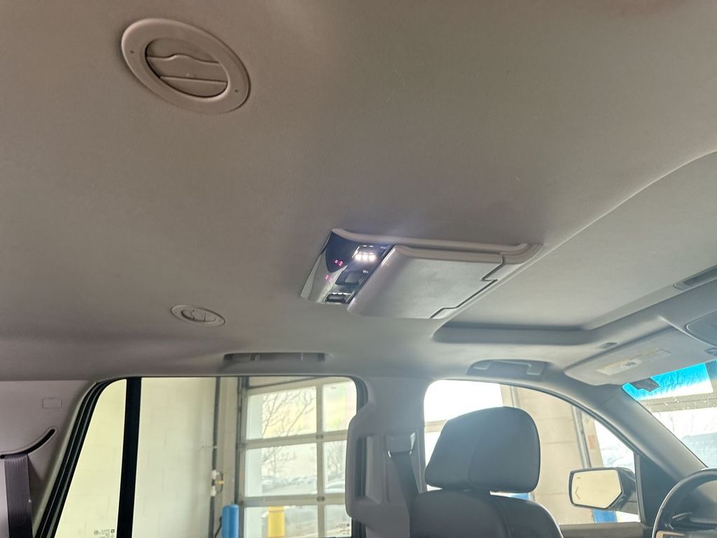 Thumbnail: 2017 GMC Yukon - 31