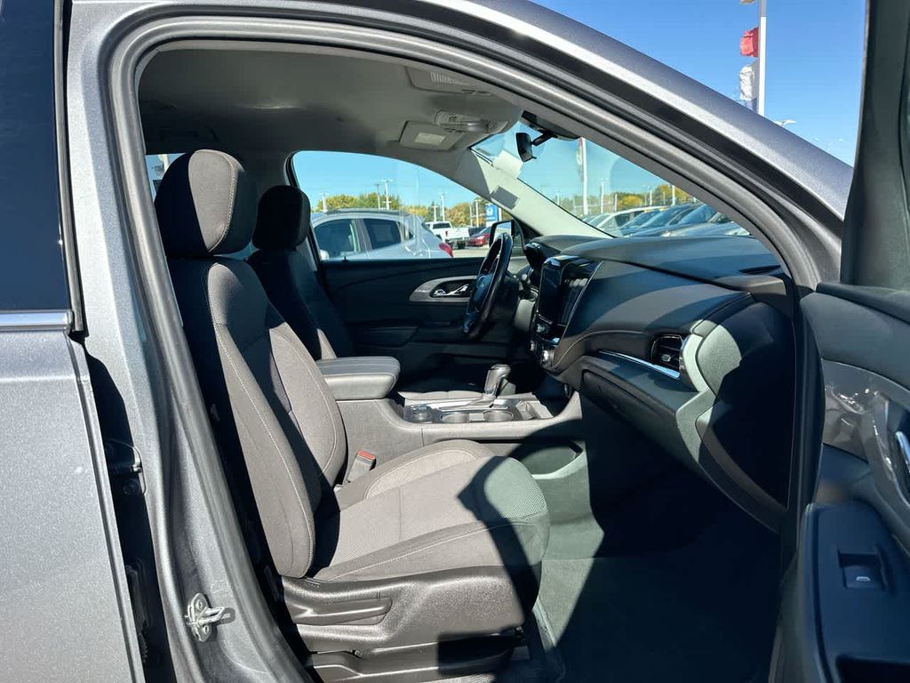 Thumbnail: 2020 Chevrolet Traverse - 10