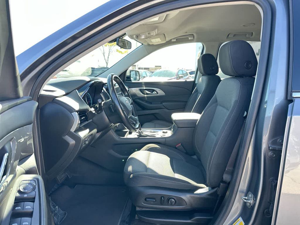 Thumbnail: 2020 Chevrolet Traverse - 9