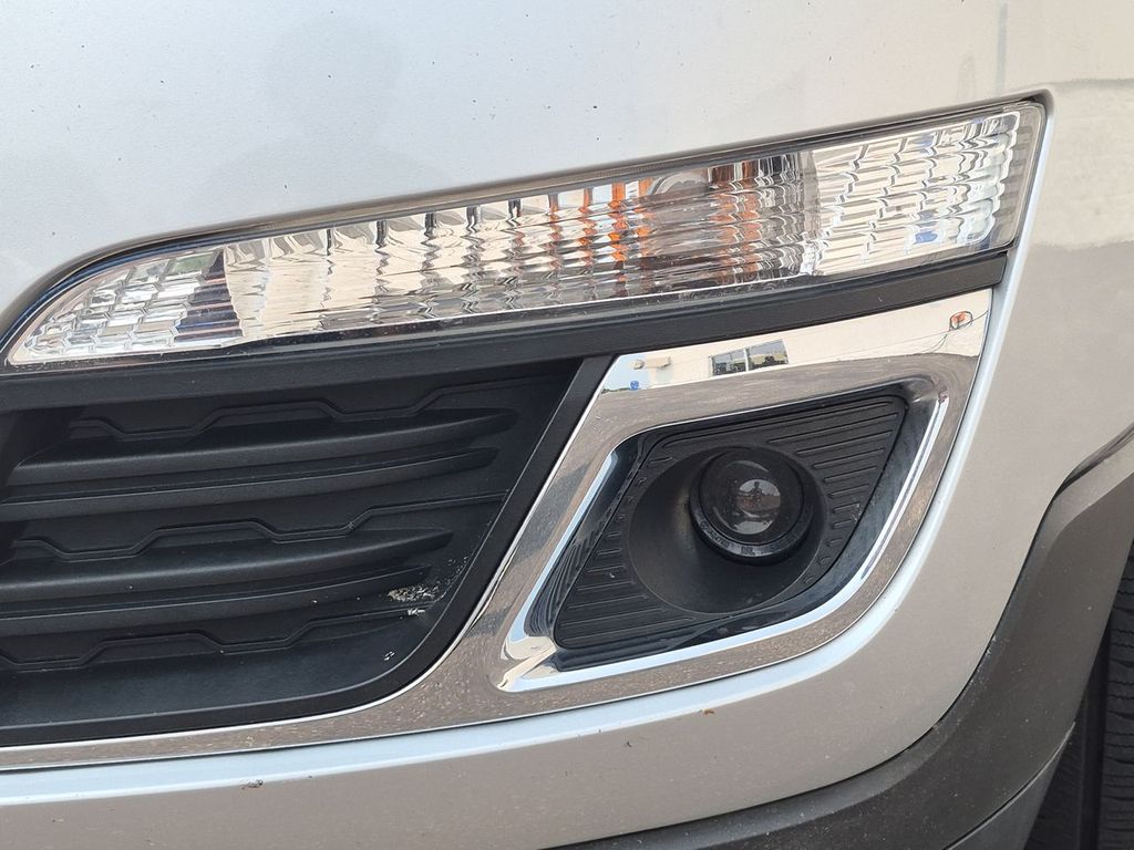 Thumbnail: 2017 Chevrolet Traverse - 23