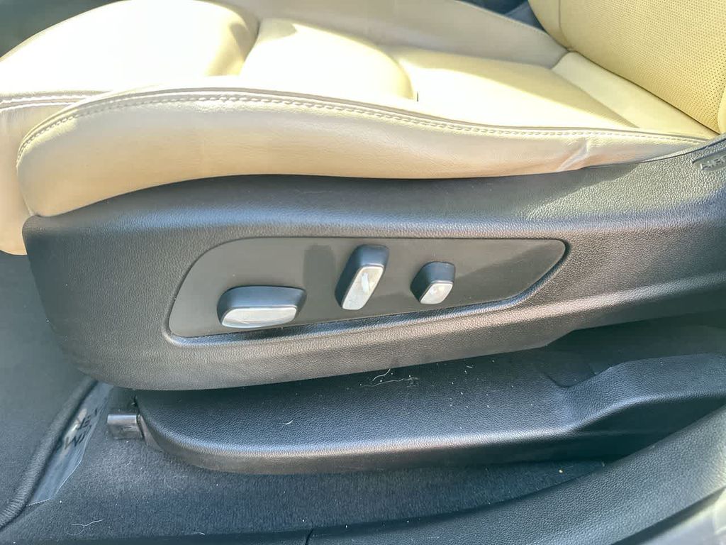 Thumbnail: 2017 Cadillac XT5 - 30