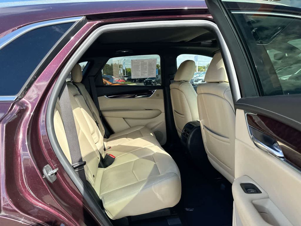 Thumbnail: 2017 Cadillac XT5 - 32