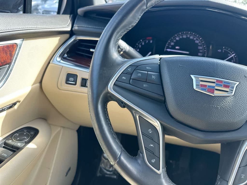 Thumbnail: 2017 Cadillac XT5 - 13