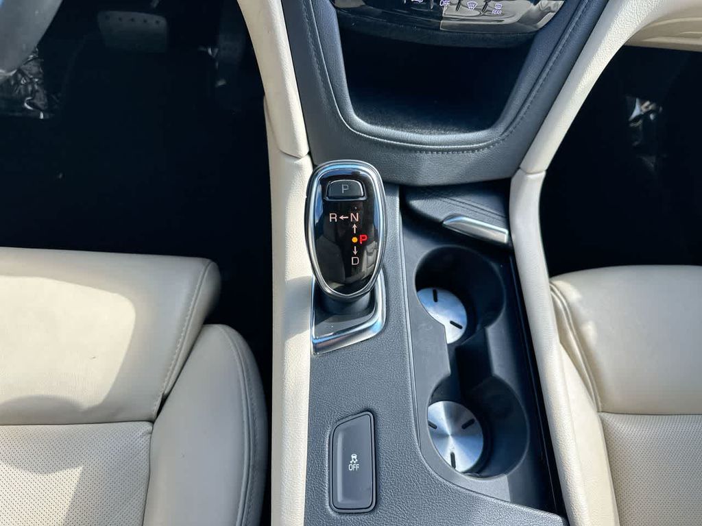 Thumbnail: 2017 Cadillac XT5 - 15