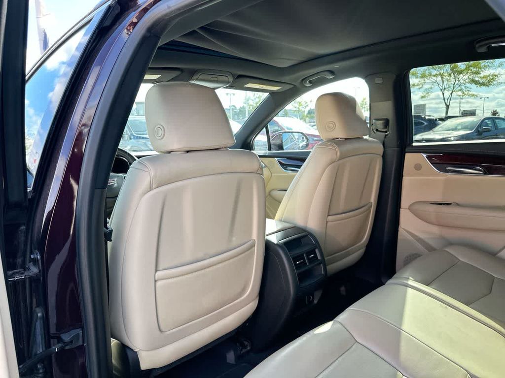 Thumbnail: 2017 Cadillac XT5 - 12