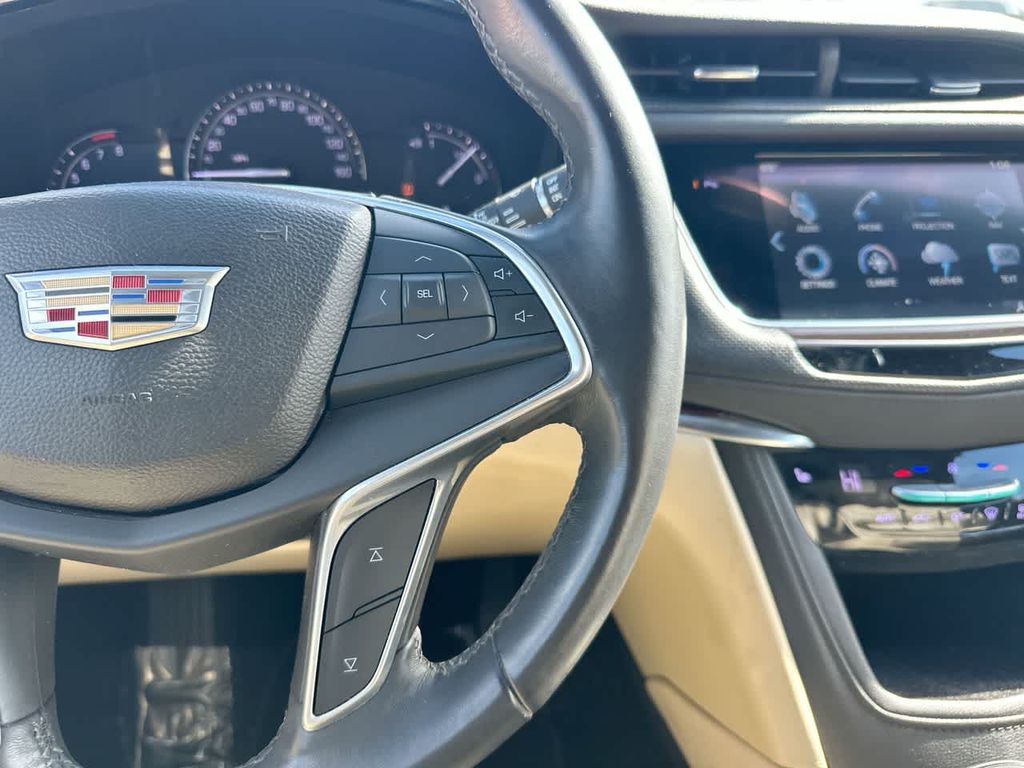 Thumbnail: 2017 Cadillac XT5 - 33