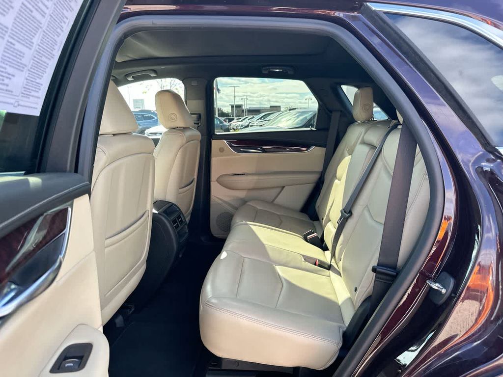 Thumbnail: 2017 Cadillac XT5 - 31