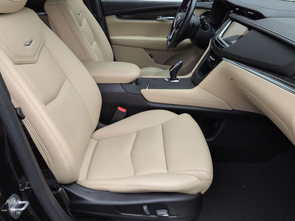 Thumbnail: 2019 Cadillac XT5 - 10