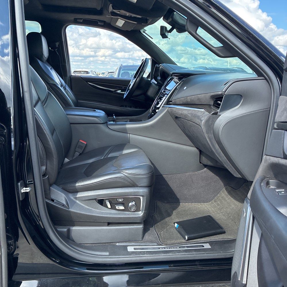Thumbnail: 2020 Cadillac Escalade - 4