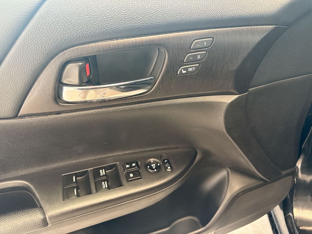 Thumbnail: 2013 Honda Accord - 27